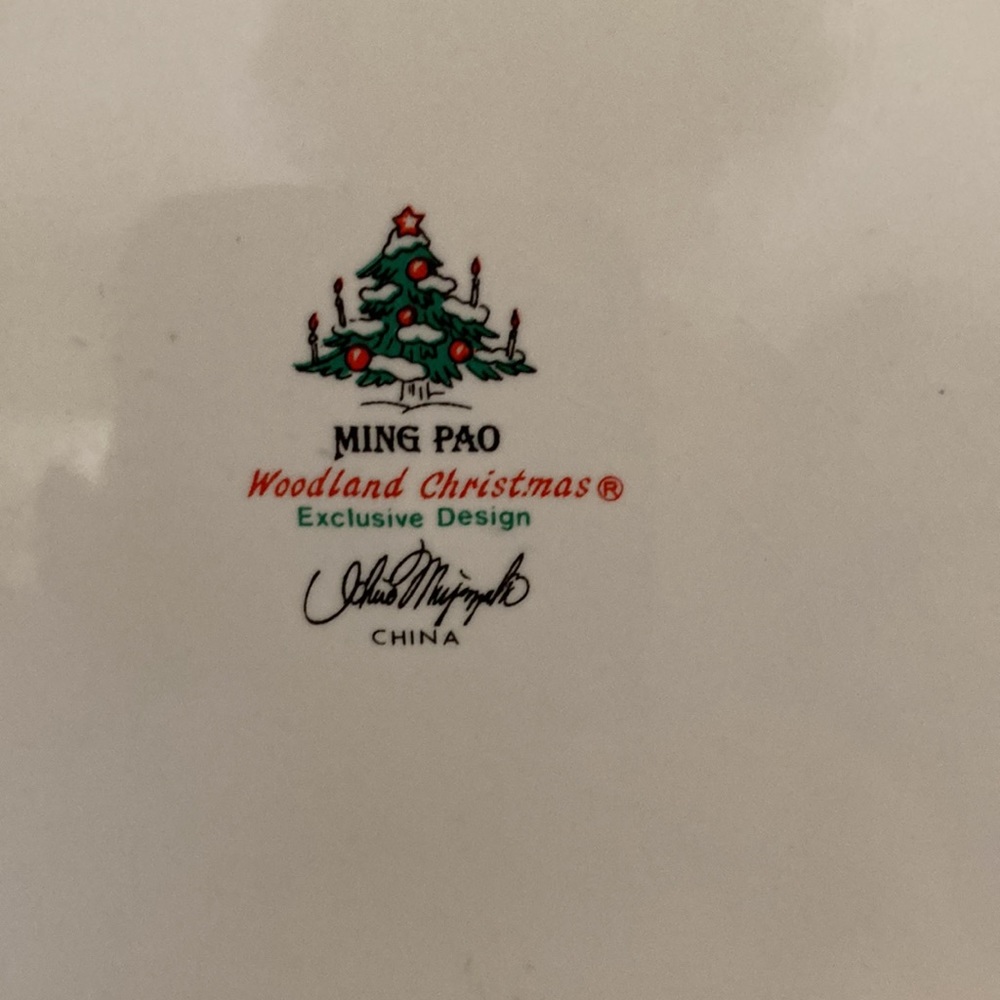 Ming Pao 8 1/4" salad plates (set of 4) and 1 cereal bowl - Picture 5 of 6